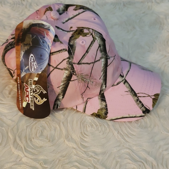 Realtree Accessories - 3🚨/$15 🆕️ RealTree Pink Camo hat